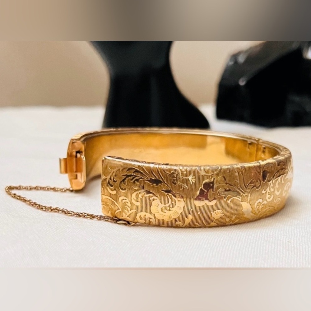 Vintage Mid-Century Floral Etched 1/20 12K Gold-Filled Hinged Bangle / MM